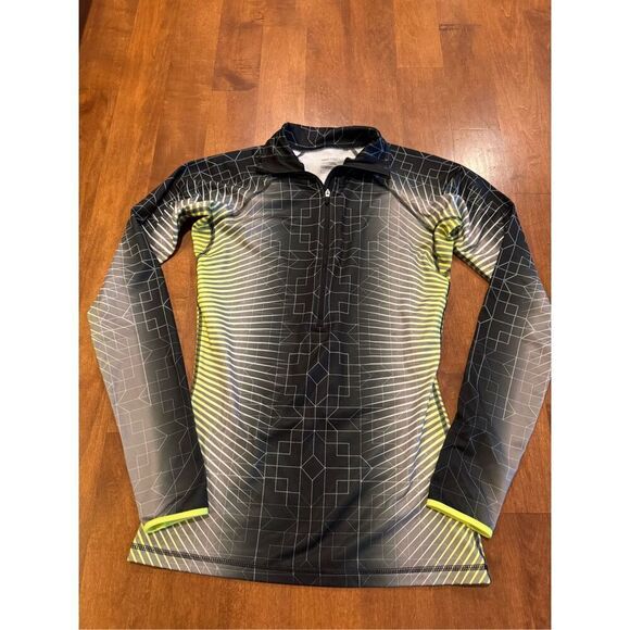 Woman’s Nike pro quarter zip size small - Picture 1 of 3